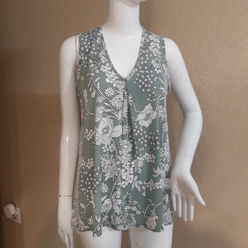 SJS top Lace inset back, Textured floral